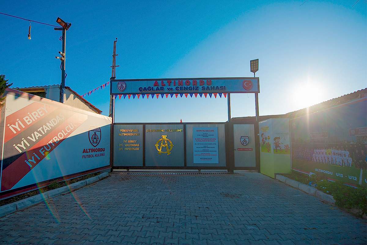 Çağlar ve Cengiz Futbol Eğitim Tesisi